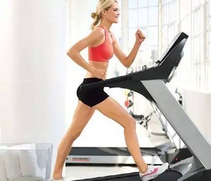 跑步机如何减肥效果好（分享跑步机锻炼减肥的方法）