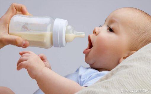 经常给宝宝换奶粉好吗（小孩换奶粉的正确方法）