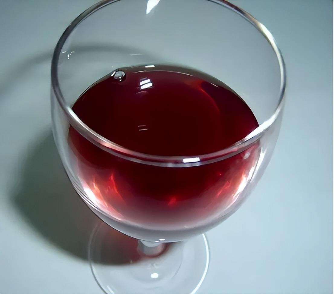 葡萄酒的酿制方法过程（家庭酿葡萄酒最简单的方法）