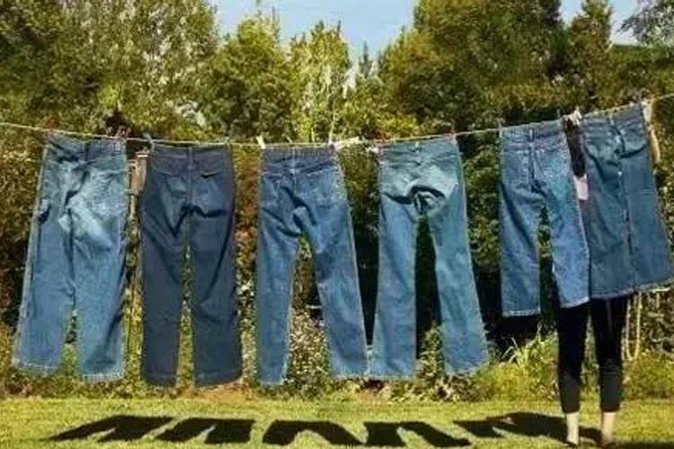 牛仔裤怎么洗才是最正确的（牛仔裤的正确洗涤方法）