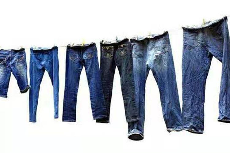 牛仔裤怎么洗才是最正确的（牛仔裤的正确洗涤方法）